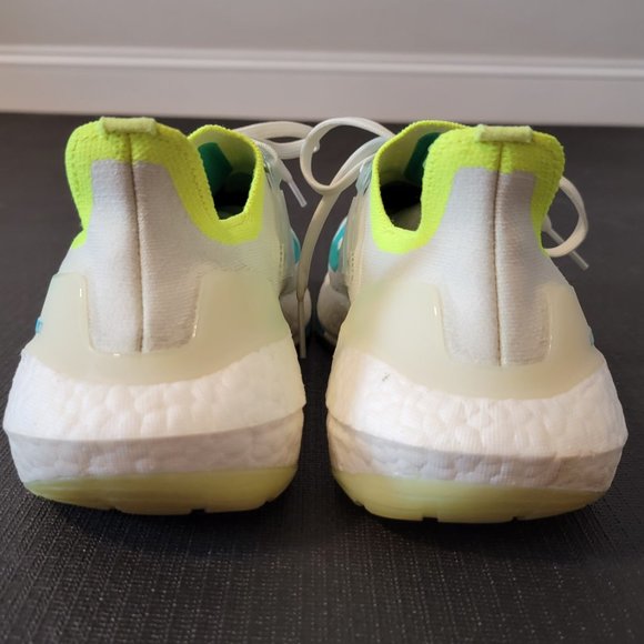 Adidas Ultraboost 22 - Picture 4 of 8